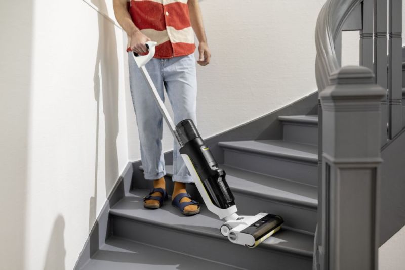 Аккумуляторный моющий пылесос Karcher FCV 3 (1.056-122.0)