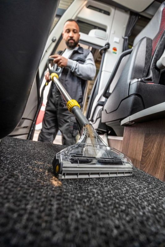 Пилосос Karcher Puzzi 8/1 Adv (1.100-241.0)