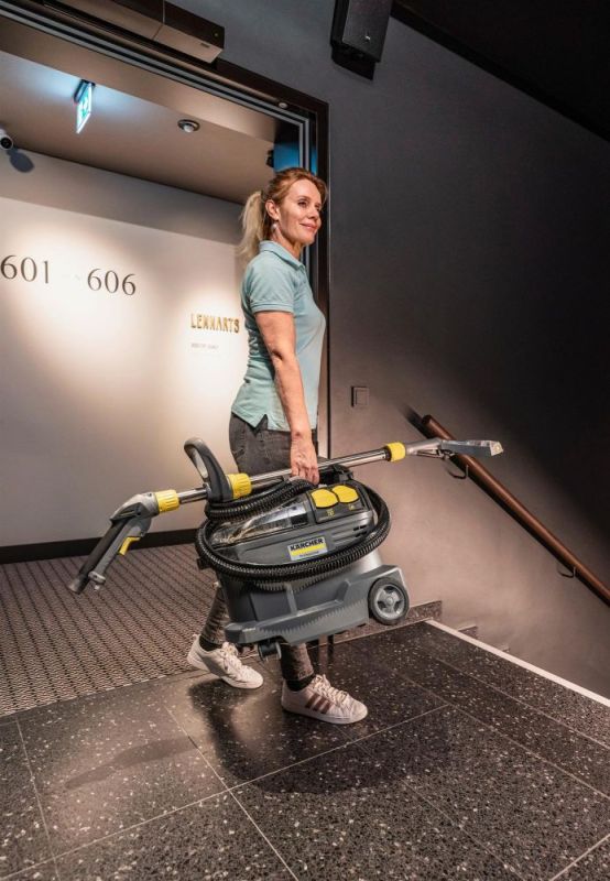 Пилосос Karcher Puzzi 8/1 Adv (1.100-241.0)