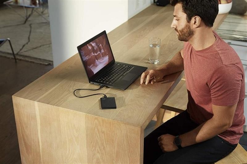 Зовнішній жорсткий диск 2.5" USB 2.0TB WD My Passport Black (WDBYVG0020BBK-WESN)