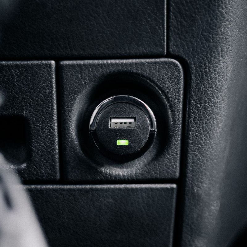 Автомобильное зарядное устройство Strax Car Charger 2.4A Single USB-A Black Bulk (4029948595757)