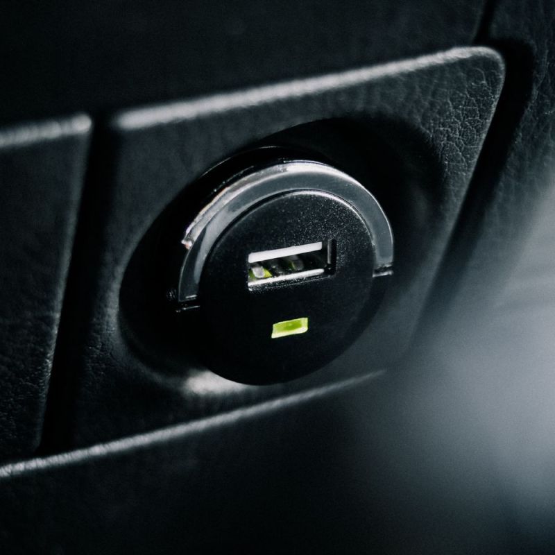 Автомобільний зарядний пристрій Strax Car Charger 2.4A Single USB-A Black Bulk (4029948595757)