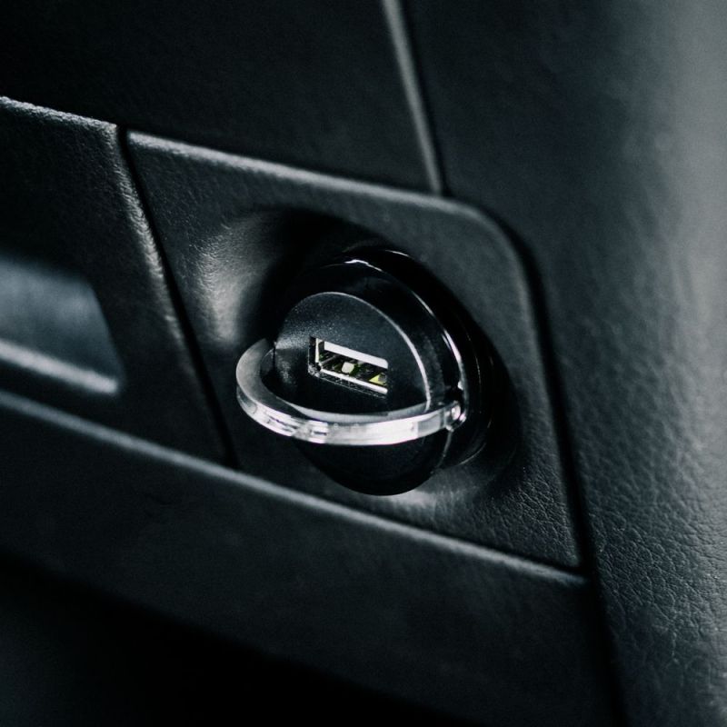 Автомобильное зарядное устройство Strax Car Charger 2.4A Single USB-A Black Bulk (4029948595757)