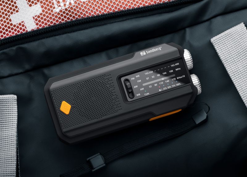 Радіо приймач FM/AM Survivor Radio All-in-1 2000, solar charger, powerbank, Flashlight, Sandberg (421-04)