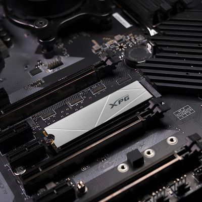 Накопичувач SSD M.2 2280 2TB XPG GAMMIX S60 ADATA (AGAMMIXS60-2T-CS)