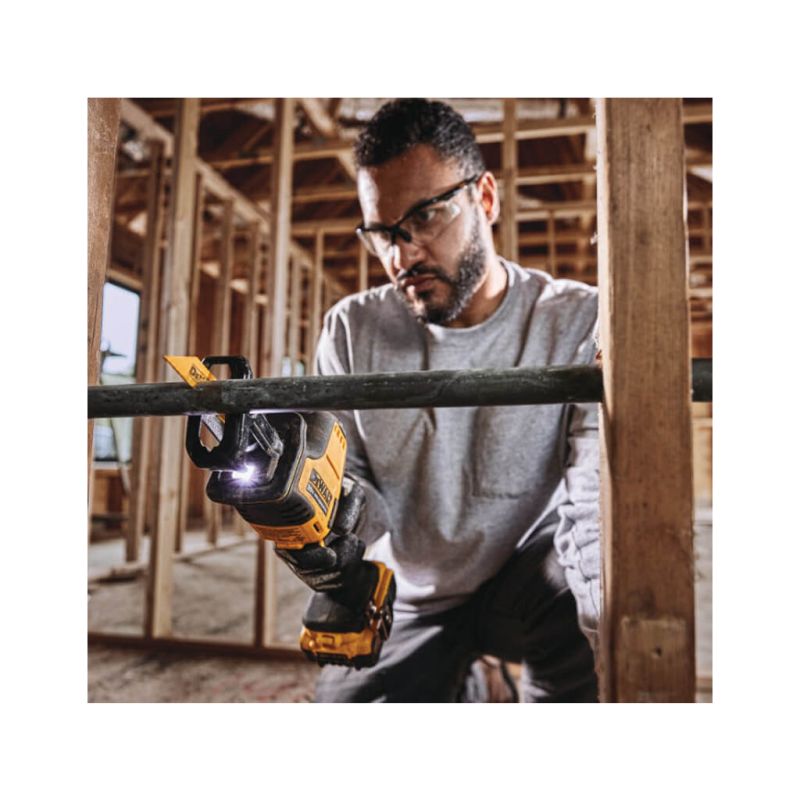 Сабельная пила DeWALT 18В XR Li-lon, 0 - 2800 ход/мин, 1.43 кг (без АКБ и ЗУ) (DCS369N)