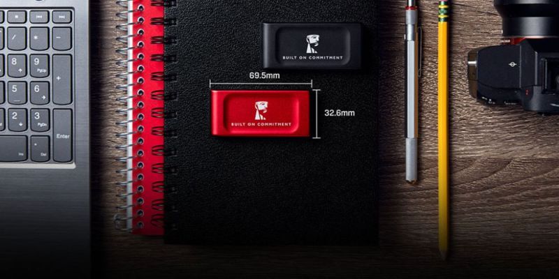Накопитель внешний SSD Portable 1ТB Kingston SXS1000 BoC Black (SXS1000/1000GA)