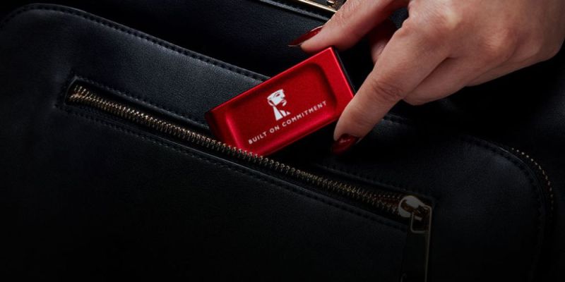 Накопичувач зовнішній SSD Portable 1ТB Kingston SXS1000 BoC Red (SXS1000R/1000GA)