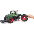 Масштабная модель автомобиля Bruder Трактор Fendt 1050 Vario с фигуркой и аксессуарами для ремонта (04041)