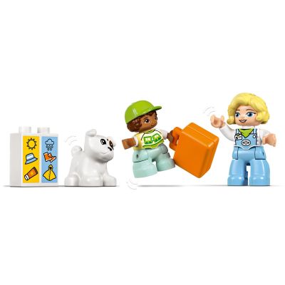 Конструктор LEGO DUPLO Town Интерактивный приключенческий поезд (10427)