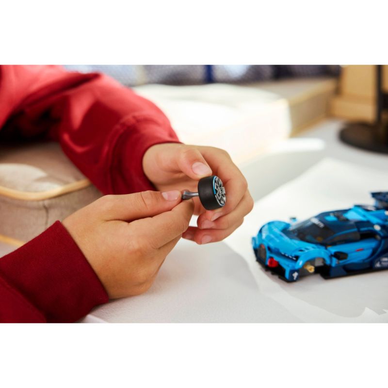 Конструктор LEGO Speed Champions Спортивный автомобиль Bugatti Vision GT Hyper (77253)